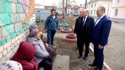 Челябинский вице-губернатор встретился с жителями поселка, которые пожаловались на качество воды - nakanune.ru - Челябинск