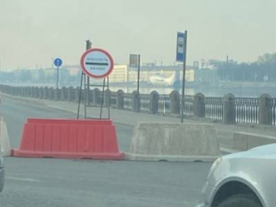 Перекрытое в районе «Невской мануфактуры» движение собирает большие пробки - neva.today - Санкт-Петербург