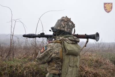 Обстановка на Донбассе: Один военный погиб, двое ранены - news.bigmir.net - Донбасс
