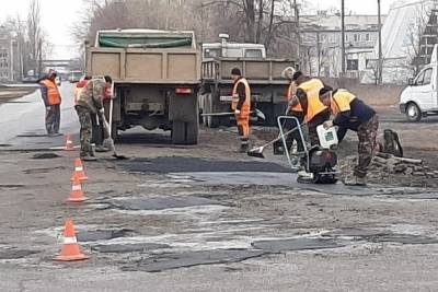 В Мичуринске завершают ямочный ремонт двух дорог в микрорайоне Кочетовка-5 - tambov.mk.ru - Мичуринск