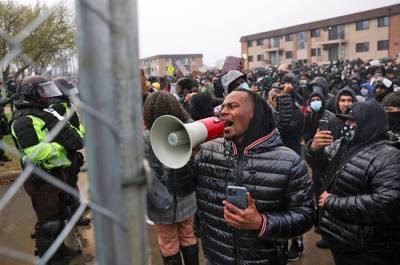 В Миннесоте проходят протесты после убийства афроамериканца Райта - pnp.ru - USA - шт. Миннесота - Бруклин-Сентер