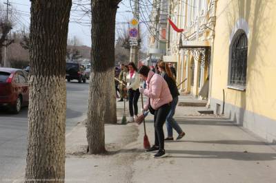 Сотрудники администарции вышли на уборку улиц Рязани - 7info.ru - Рязань
