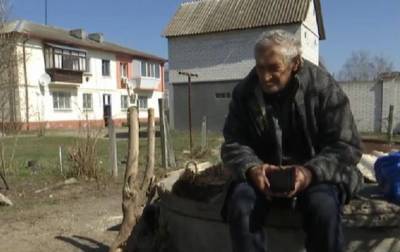 Под Киевом пенсионер живет в железной будке - korrespondent.net - Киев - Киевская обл.