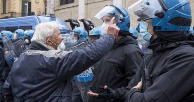 Пандемия коронавируса: в Италии и Сербии протестуют предприниматели, а Великобритания выходит из локдауна - tsn.ua - Англия - Сербия