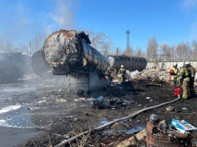 Цистерны с нефтепродуктами горят рядом с Омским НПЗ - rosbalt.ru - Омск - Омская обл. - округ Советский
