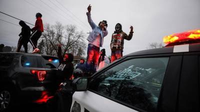 В Миннесоте продолжаются протесты в связи с гибелью афроамериканца в результате действий полиции - golos-ameriki.ru - шт. Миннесота