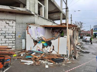 В Краснодаре снесли кафе-самострой на пересечении улиц Московской и 40 лет Победы - runews24.ru - Краснодарский край - Краснодар
