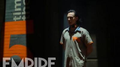 Томас Хиддлстон - Появился первый кадр из сериала "Локи" с Томом Хиддлстоном - piter.tv