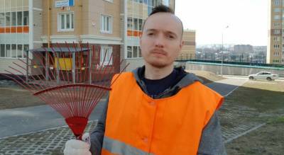 Чебоксарский дворник записал видеообращение к собаководам: "Владельцы считают, что собачьи фекалии во дворе - это удобрение" - pg21.ru - Чебоксары