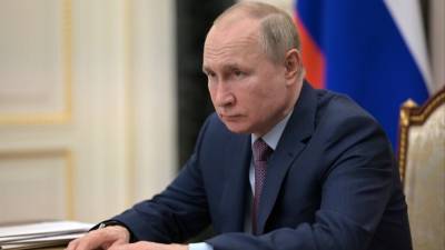 Владимир Путин - Дмитрий Песков - Юрий Гагарин - Валентина Терешкова - Песков объяснил отсутствие маски у Путина в Парке покорителей космоса - 5-tv.ru - Саратовская обл. - район Энгельсский