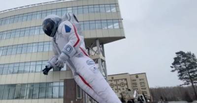 Курьез: В РФ надувной космонавт сдулся за 2 дня - w-n.com.ua - Красноярск