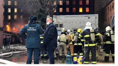 "360": источник рассказал о состоянии пострадавших сотрудников МЧС при пожаре на "Невской мануфактуре" - piter.tv - Санкт-Петербург