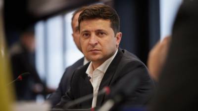 Владимир Зеленский - Дмитрий Песков - Зеленский хочет извлечь выгоду из фейков про «российскую агрессию» - riafan.ru - Москва - Киев - Крым