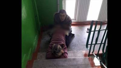 На Волыни жильцы дома жалуются на секс в подъезде - news.bigmir.net - Волынская обл.