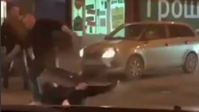 Не заплатил за проезд: в Одессе водитель маршрутки избил пассажира – видео - 24tv.ua - Киев - Одесса