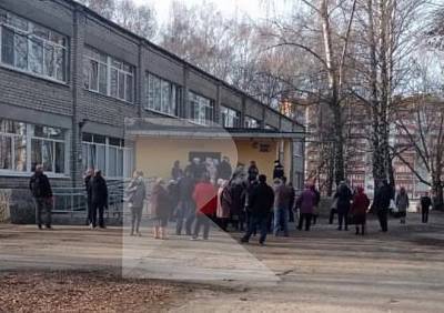 Минздрав извинился за очередь около рязанской поликлиники - ya62.ru - Рязань
