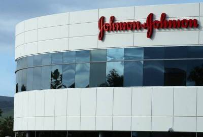 Johnson & Johnson откладывает применение вакцины в Европе - smartmoney.one - Chicago - Reuters