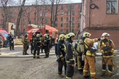 В Петербурге ранг пожара в мануфактуре снизили до первого - aif.ru - Санкт-Петербург