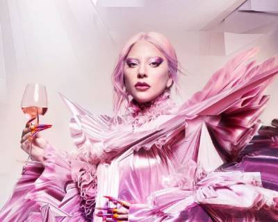 Леди Гага - Королева игристого: Леди Гага поразила своим образом в рекламе элитного шампанского - 24tv.ua