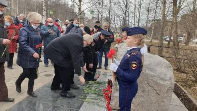 В Ухте почтили память милиционеров, погибших при исполнении служебного долга - komiinform.ru - Ухта