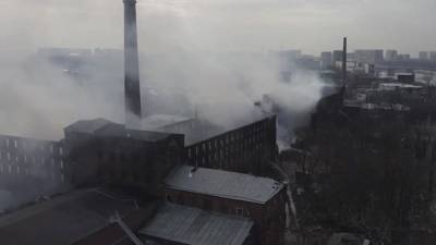 Поджог или замыкание: огонь оставил от Невской мануфактуры лишь стены - vesti.ru - Санкт-Петербург
