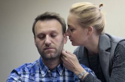 Алексей Навальный - Трудно говорить и ложится на стол, чтобы отдохнуть, – Навальная о свидании с мужем - 24tv.ua
