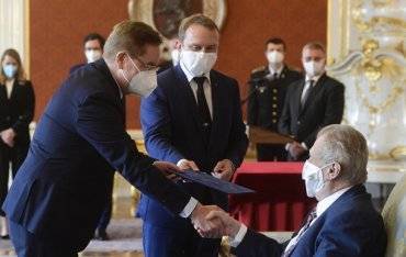Милош Земан - Президент Чехии теперь передвигается в инвалидном кресле - ukrpost.biz - Прага