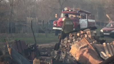 Сельчане с вёдрами помогали спасателям тушить крупный пожар в воронежском селе - vestivrn.ru - Воронеж