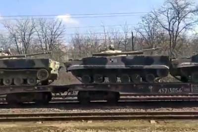 Александр Ходаковский - Появились новые видео с переброской российских танков к границам Украины - real-vin.com - Москва - Киев - ДНР