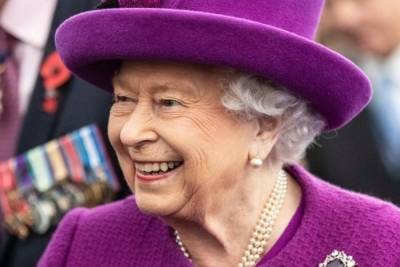 Елизавета II - Королева Великобритании вернулась к своим обязанностям после смерти супруга - mk.ru - Англия