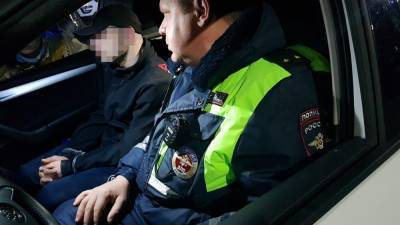 Почти два грамма наркотиков нашли инспекторы ГИБДД у пассажира иномарки в Южно-Сахалинске - sakhalin.info - Южно-Сахалинск