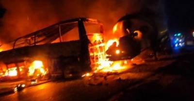 В Египте 20 человек погибли при столкновении автобуса с бензовозом — видео - reendex.ru - Египет