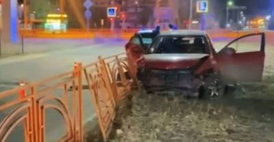 Покатал девушку: в Ангарске 14-летний подросток угнал у мамы машину и устроил погоню с полицией — видео - reendex.ru - Ангарск