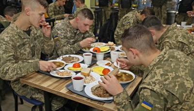 Руслан Хомчак - Военные стали хуже питаться. На восьмом году войны… - ukrinform.ru