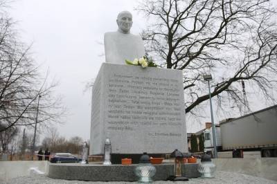 Иоанн Павел II (Ii) - В Польше открыли памятник украинскому священнику, спасавшему евреев - rusjev.net - Львов - Рим - Косово