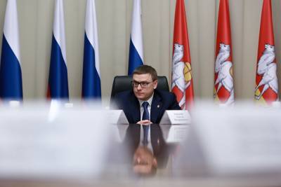 Алексей Текслер - Текслер обсудил с подчиненными случай с пьяным ДТП, которое устроил глава поселка - znak.com - Челябинская обл.