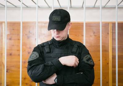 «Не выдержала и сбежала из дома». Курганцу, измывавшемуся на дочерью, вынесли приговор - znak.com - Курган
