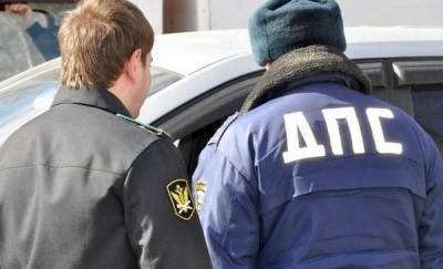 В Тюмени мужчина устроил скандал, когда у него забрали за долги иномарку - news.megatyumen.ru - Тюмень - Тюменская обл.