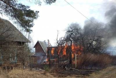 В Тверской области огонь уничтожил три деревенских дома - tver.mk.ru - Тверская обл.