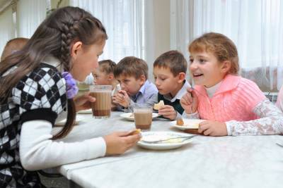 Дмитрий Глушко - К 1 сентября будет разработан регламент по контролю родительскими комитетами школьного питания – Учительская газета - ug.ru