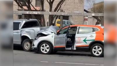 Питерский рэпер попал в аварию на арендованном автомобиле - vesti.ru - Санкт-Петербург