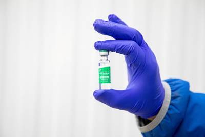 Первая европейская страна полностью отказалась от вакцины AstraZeneca - lenta.ru - Англия - Дания
