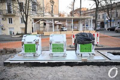 На Соборной площади в Одессе появились мусорохранилища с wi-fi (видео) - odessa-life.od.ua - Одесса