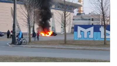 Петербуржец устроил "пламенный дрифт" возле "Сибур Арены" - piter.tv