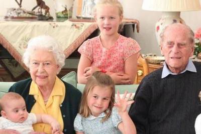 принц Уильям - Елизавета II - Кейт Миддлтон - принц Джордж - принц Луи - принцесса Шарлотта - Kate Middleton - Ii (Ii) - Кейт Миддлтон и принц Уильям поделились новыми семейными снимками в память о принце Филиппе - skuke.net - county Prince William