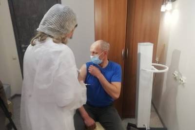 Число брянцев, которые привились от коронавируса, приближается к 100 тысячам - mk.ru - Брянск - Брянская обл.