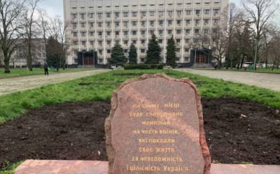 В Одессе вандалы осквернили памятник героев АТО: кадры происходящего - odessa.politeka.net - Одесса