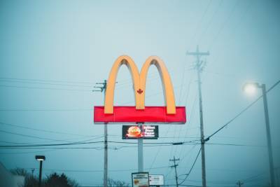 Никто не хочет у нас работать, - в McDonald's извинились за недостаток работников - 24tv.ua