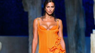 Ода оптимизму: оранжевые платья в коллекциях весна-лето 2021 - skuke.net - Париж - Нью-Йорк - Нью-Йорк