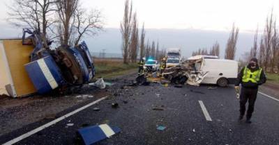 Под Николаевом мужчина погиб в ДТП, перевозя гробы с шестью умершими от Covid-19 (ФОТО) - delo.ua - Николаев - Николаевская обл. - район Николаевский